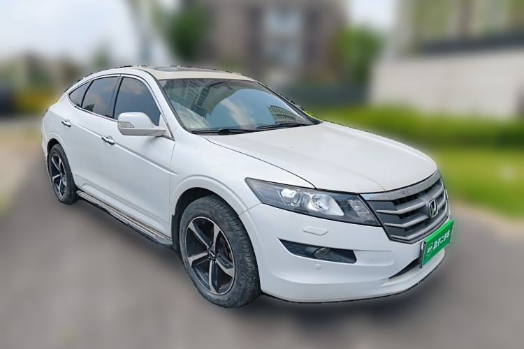 Used Honda Crosstour 2012 2.4L Luxury Edition Front Right 45 Deg