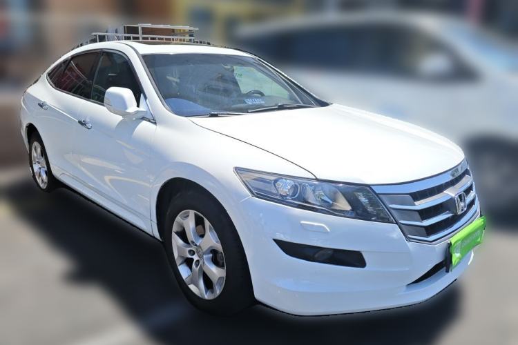 Used Honda Crosstour 2012 2.4L Luxury Edition Front Right 45 Deg
