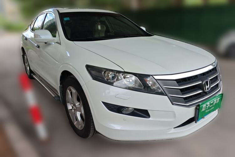 Used Honda Crosstour 2012 2.4L Luxury Edition Front Right 45 Deg