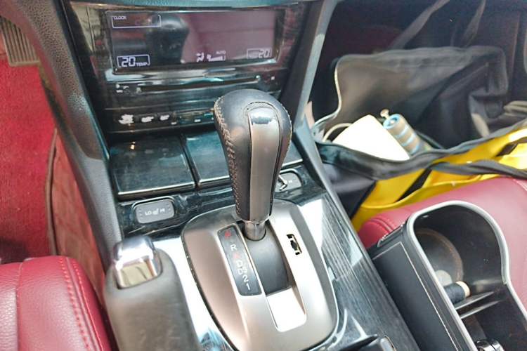 Used Honda Crosstour 2012 2.4L Luxury Edition Gear Lever
