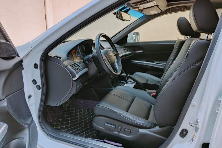 Used Honda Crosstour 2012 2.4L Luxury Edition Interior 2