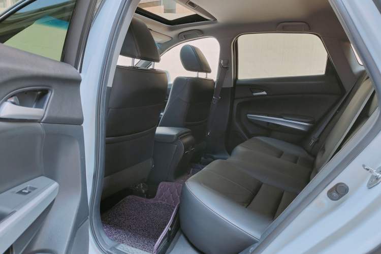 Used Honda Crosstour 2012 2.4L Luxury Edition Interior 3