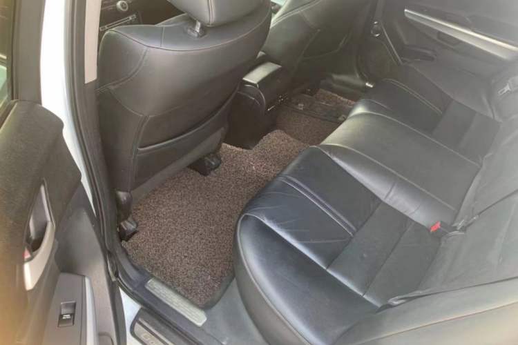 Used Honda Crosstour 2012 2.4L Luxury Edition Interior 3
