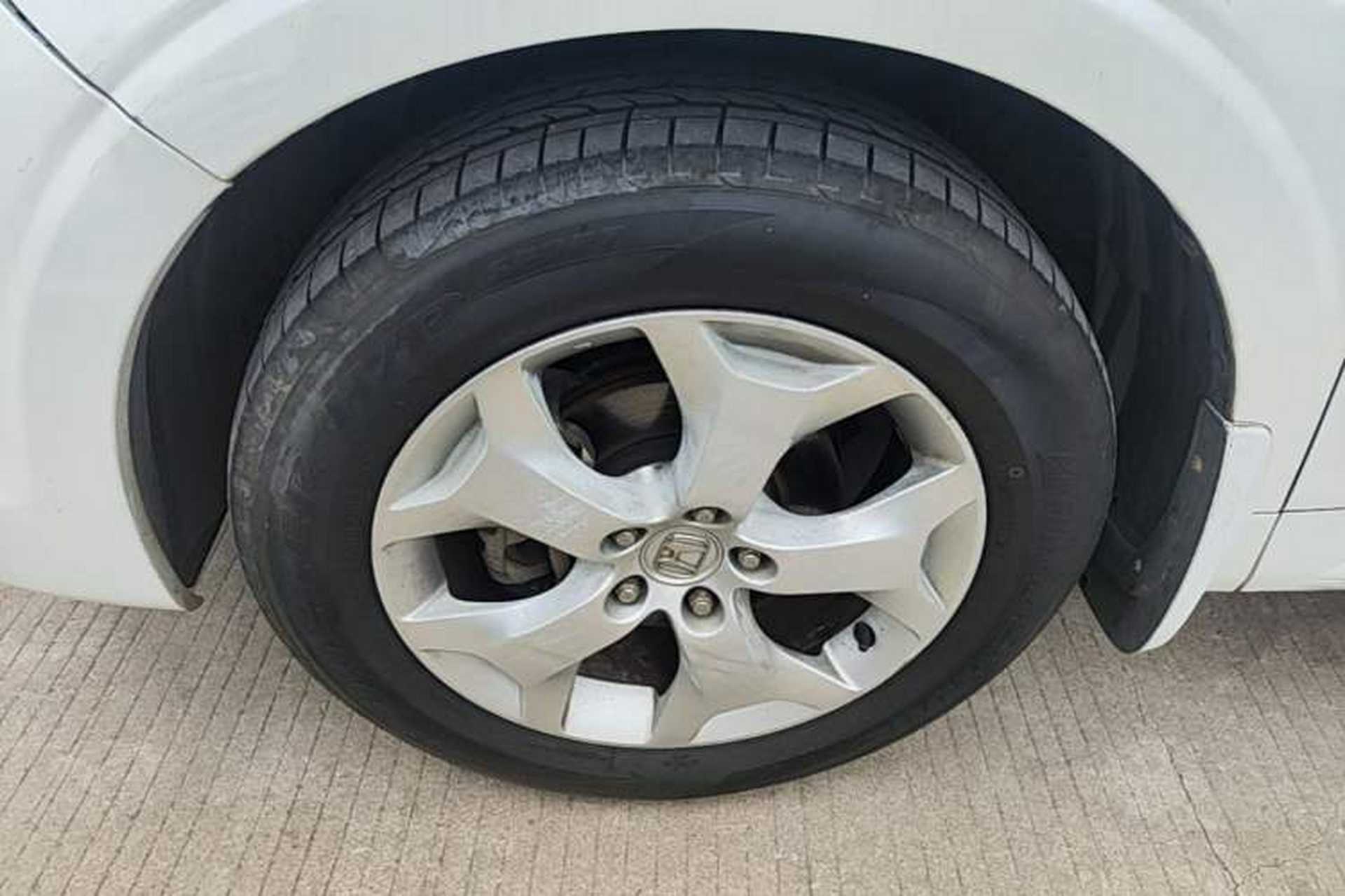 Used Honda Crosstour 2012 2.4L Luxury Edition Left Front Wheel Hub