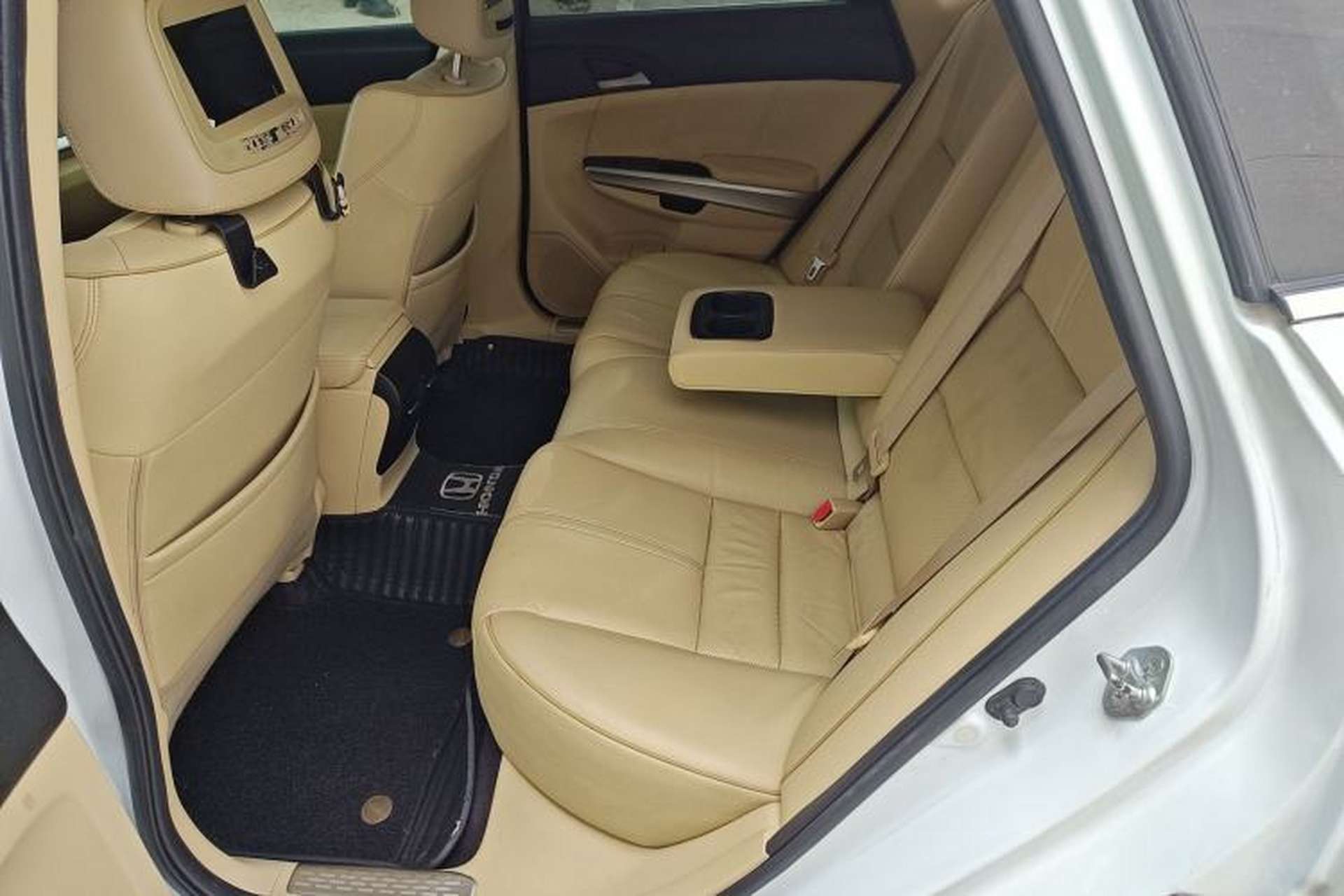 Used Honda Crosstour 2012 2.4L Luxury Edition Left Rear Seat