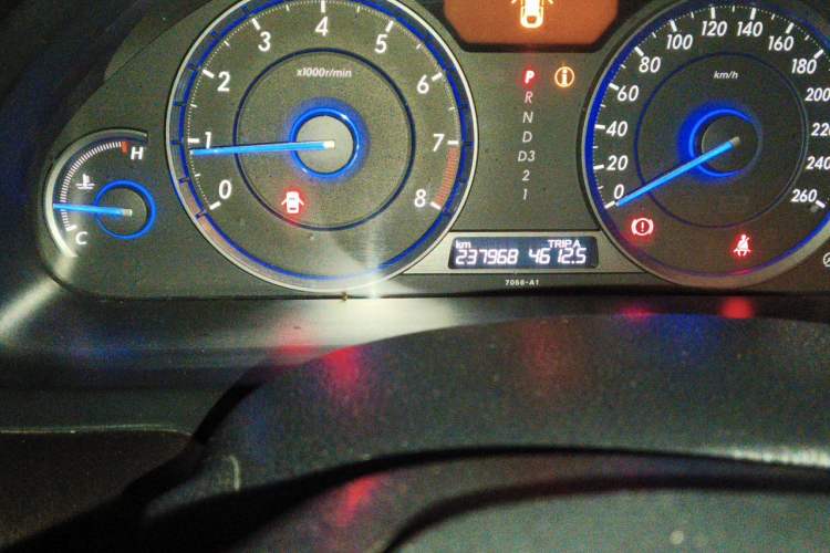 Used Honda Crosstour 2012 2.4L Luxury Edition Odometer Close Up