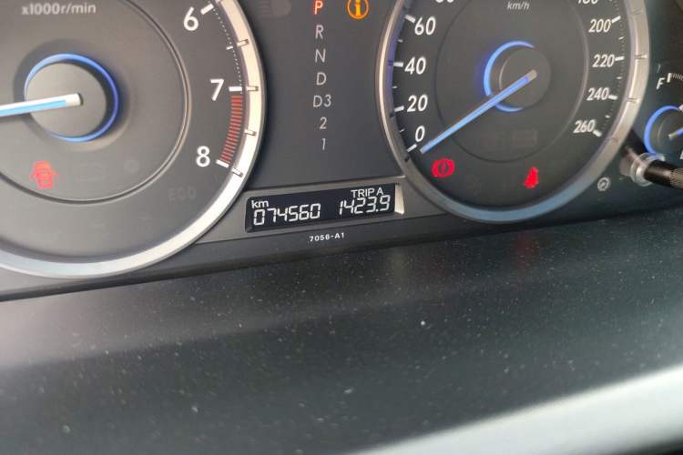 Used Honda Crosstour 2012 2.4L Luxury Edition Odometer Close Up