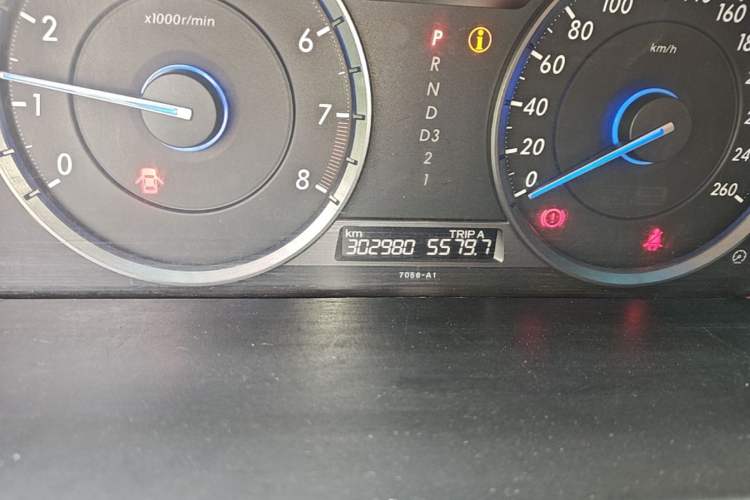 Used Honda Crosstour 2012 2.4L Luxury Edition Odometer Close Up