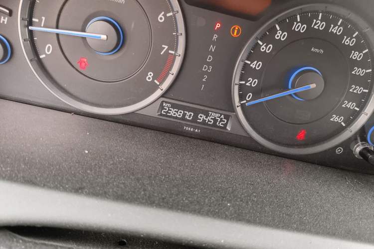 Used Honda Crosstour 2012 2.4L Luxury Edition Odometer Close Up