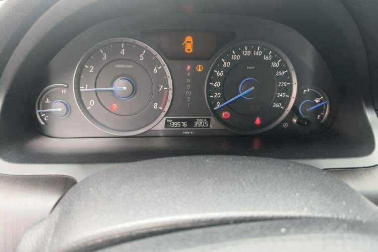 Used Honda Crosstour 2012 2.4L Luxury Edition Odometer Close Up