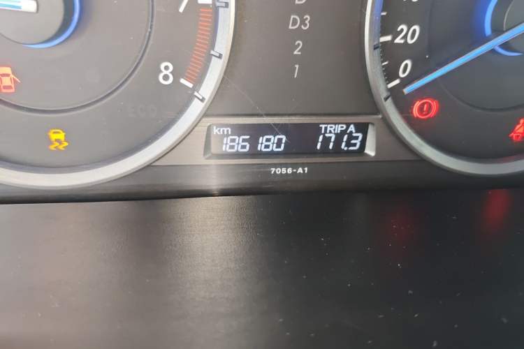 Used Honda Crosstour 2012 2.4L Luxury Edition Odometer Close Up