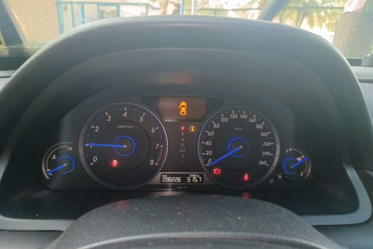Used Honda Crosstour 2012 2.4L Luxury Edition Odometer Close Up
