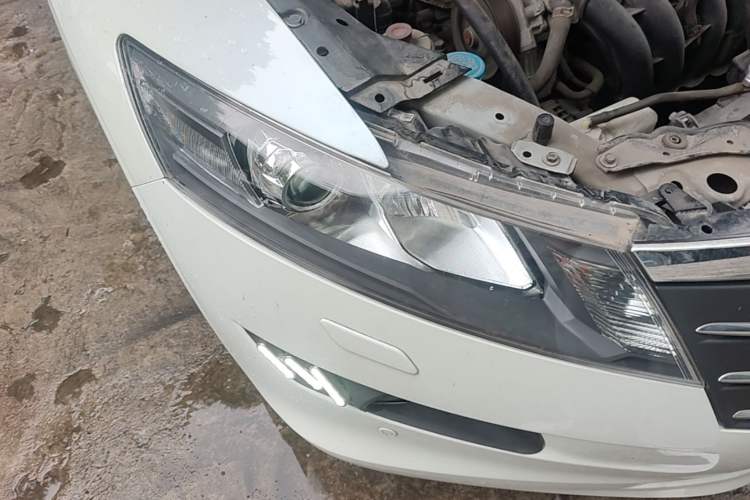 Used Honda Crosstour 2012 2.4L Luxury Edition Right Front Headlight