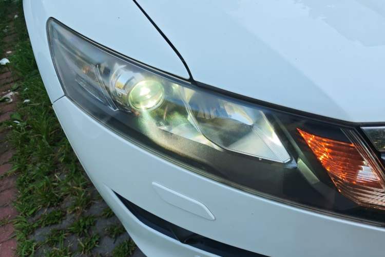 Used Honda Crosstour 2012 2.4L Luxury Edition Right Front Headlight