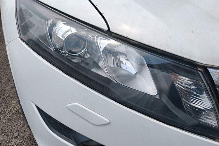 Used Honda Crosstour 2012 2.4L Luxury Edition Right Front Headlight
