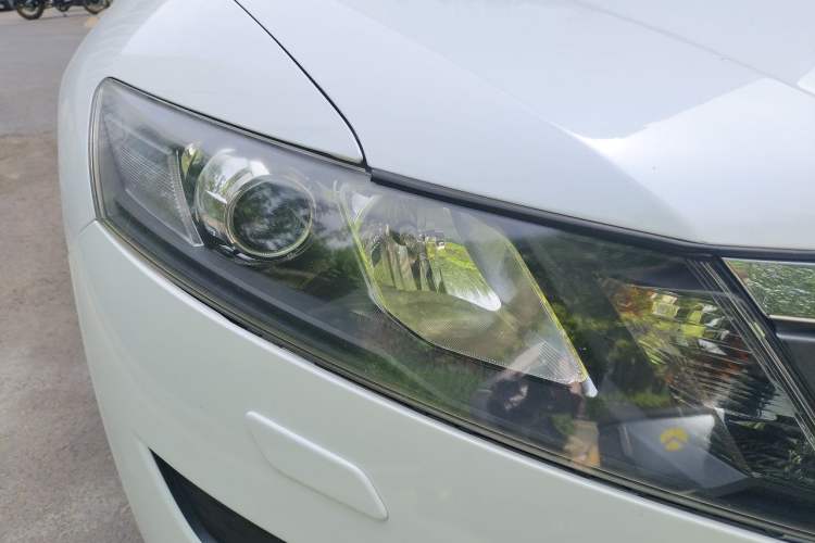 Used Honda Crosstour 2012 2.4L Prestige Edition Right Front Headlight