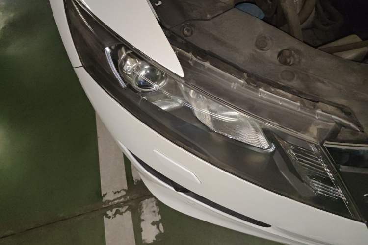 Used Honda Crosstour 2012 2.4L Luxury Edition Right Front Headlight