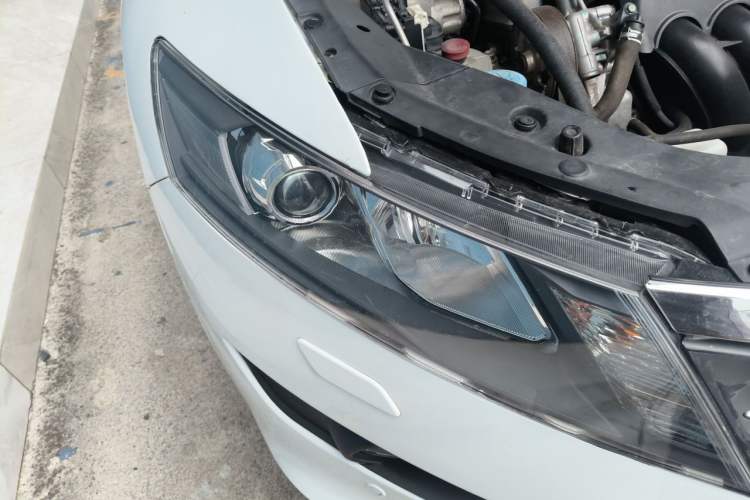 Used Honda Crosstour 2012 2.4L Luxury Edition Right Front Headlight