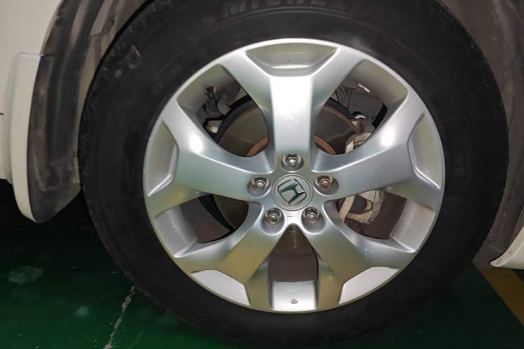 Used Honda Crosstour 2012 2.4L Luxury Edition Right Front Wheel Hub