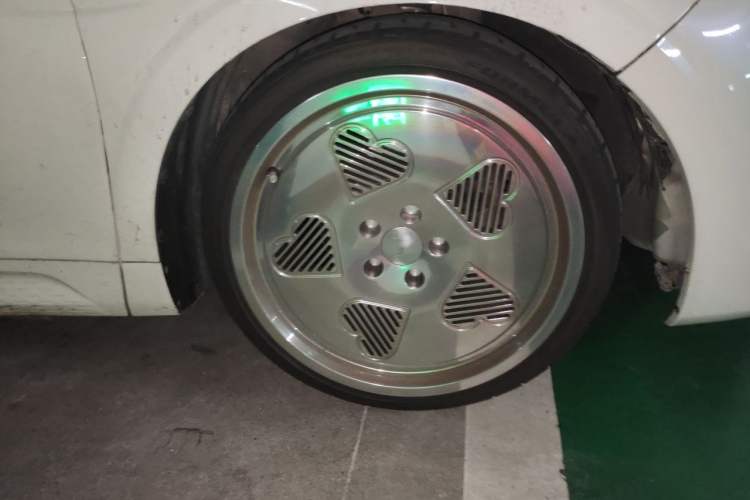 Used Honda Crosstour 2012 2.4L Prestige Edition Right Front Wheel Hub