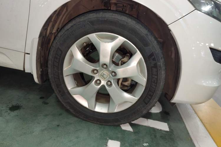Used Honda Crosstour 2012 2.4L Luxury Edition Right Front Wheel Hub