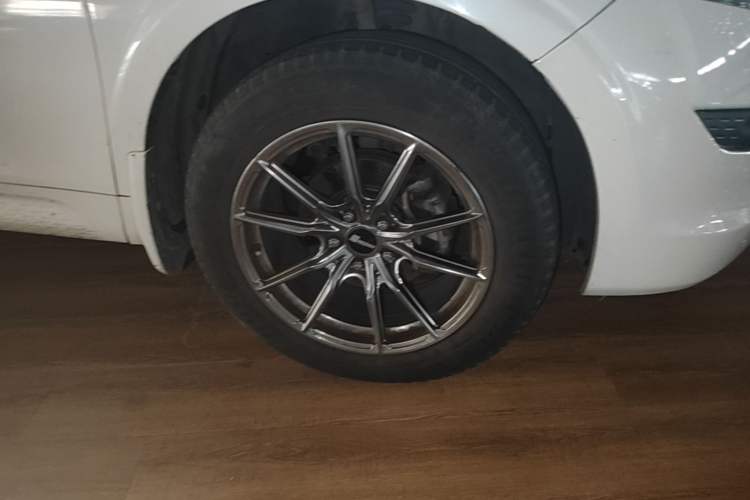 Used Honda Crosstour 2012 2.4L Luxury Edition Right Front Wheel Hub