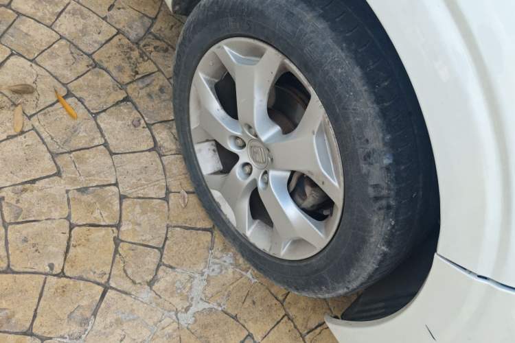 Used Honda Crosstour 2012 2.4L Prestige Edition Right Front Wheel Hub