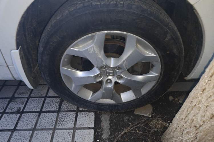 Used Honda Crosstour 2012 2.4L Luxury Edition Right Front Wheel Hub