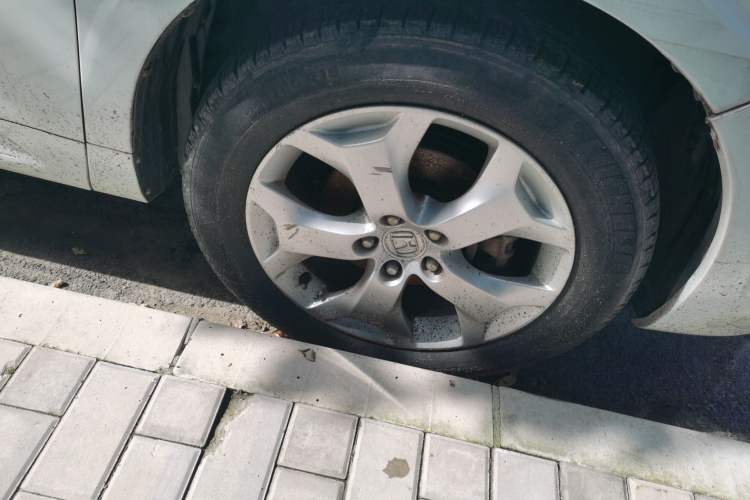 Used Honda Crosstour 2012 2.4L Luxury Edition Right Front Wheel Hub