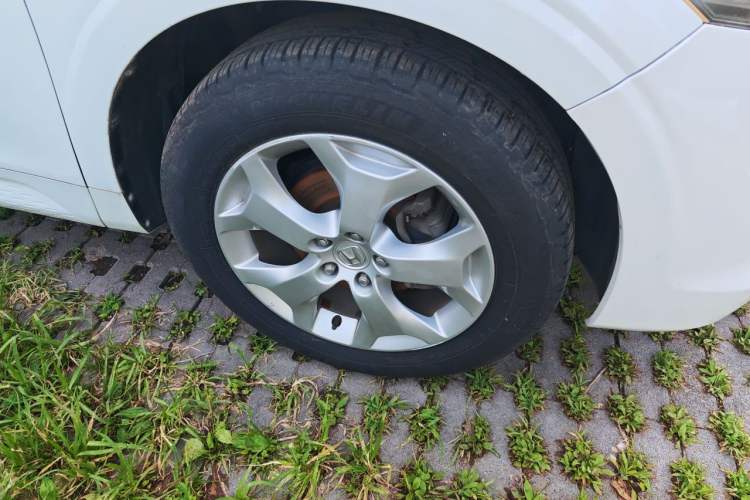 Used Honda Crosstour 2012 2.4L Luxury Edition Right Front Wheel Hub