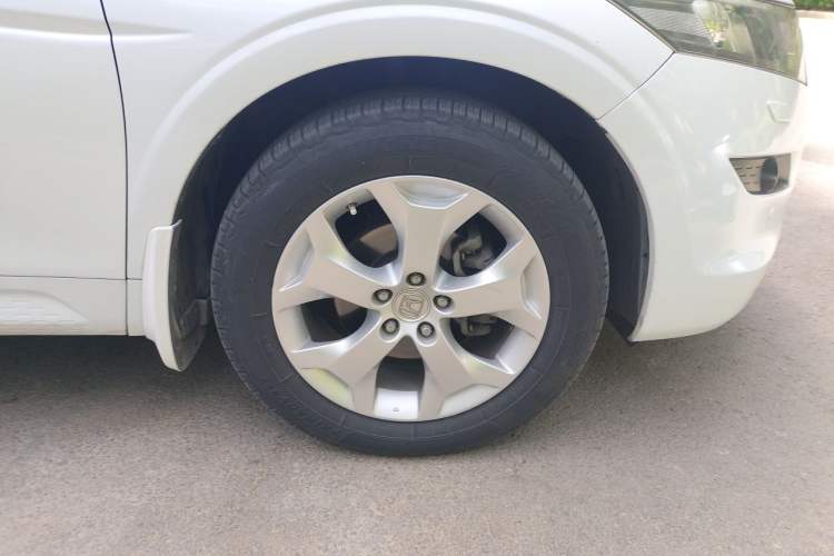 Used Honda Crosstour 2012 2.4L Prestige Edition Right Front Wheel Hub