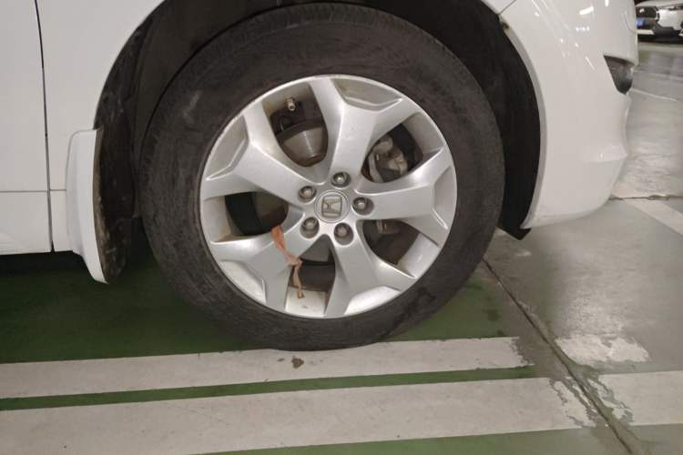 Used Honda Crosstour 2012 2.4L Luxury Edition Right Front Wheel Hub