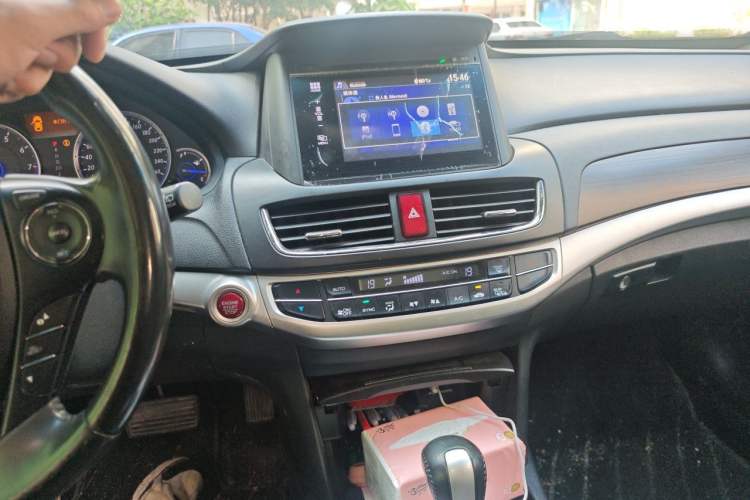 Used Honda Crosstour 2014 2.4L Luxury Edition Audio And AC Panel