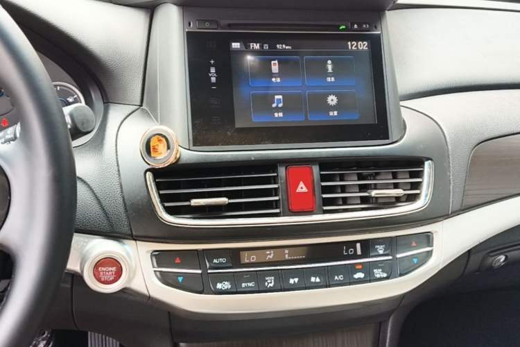 Used Honda Crosstour 2014 2.4L Luxury Edition Audio And AC Panel
