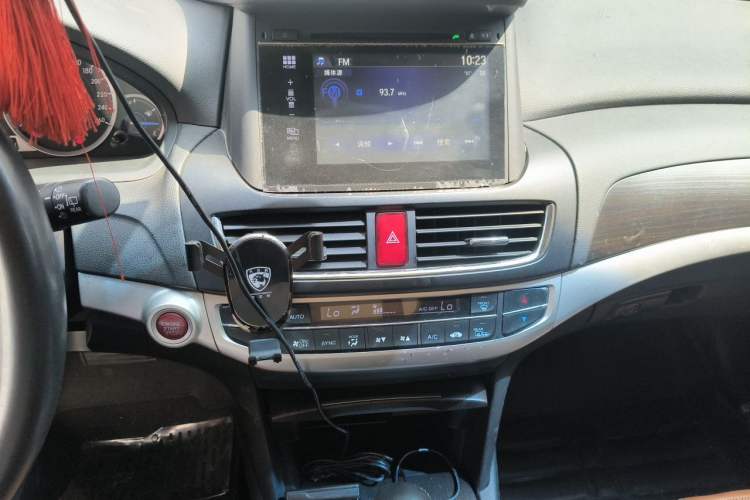 Used Honda Crosstour 2014 2.4L Luxury Edition Audio And AC Panel