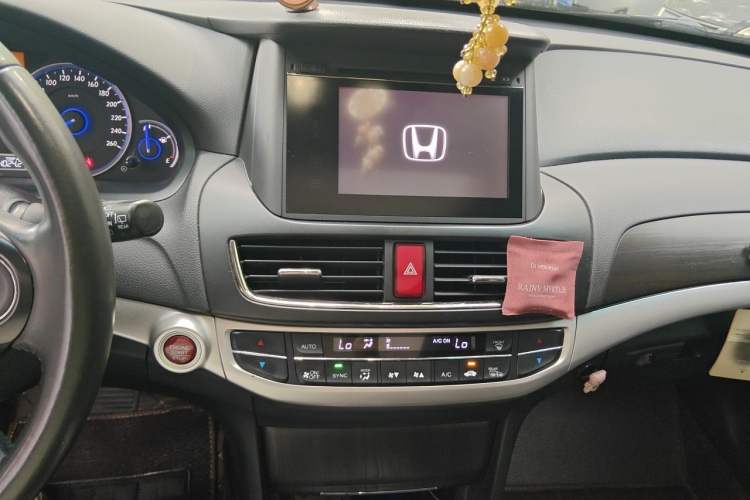 Used Honda Crosstour 2014 2.4L Luxury Edition Audio And AC Panel