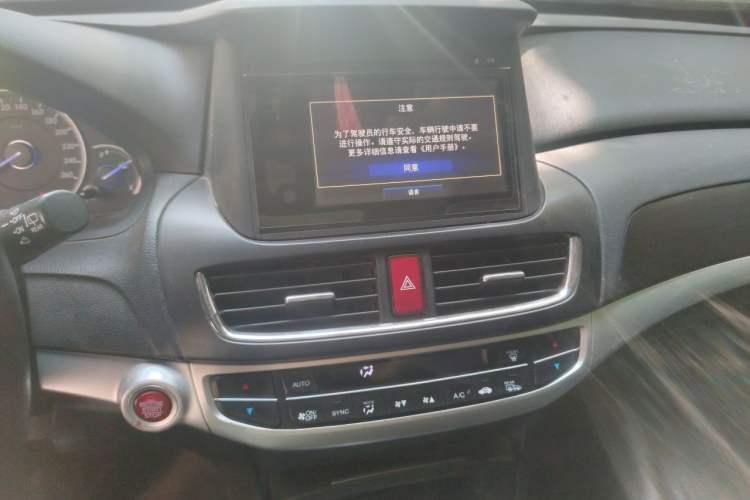 Used Honda Crosstour 2014 2.4L Luxury Edition Audio And AC Panel