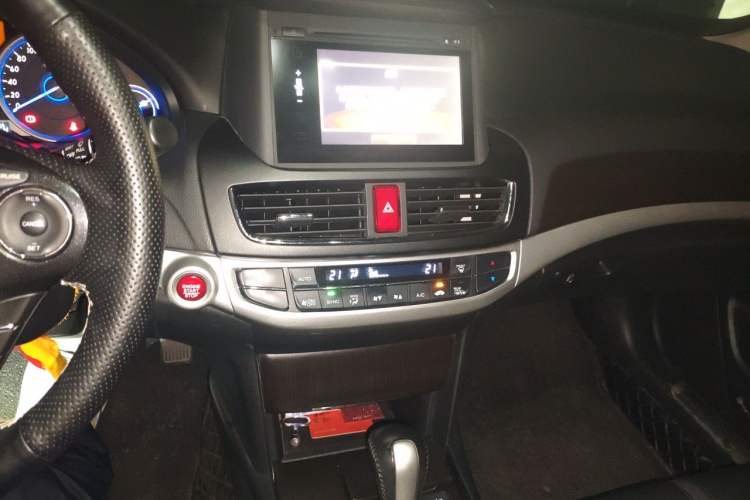 Used Honda Crosstour 2014 2.4L Luxury Edition Audio And AC Panel