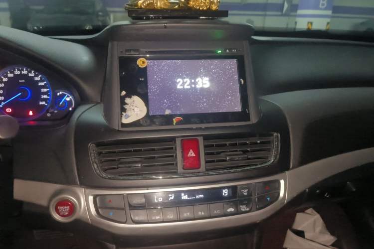 Used Honda Crosstour 2014 2.4L Luxury Edition Audio And AC Panel
