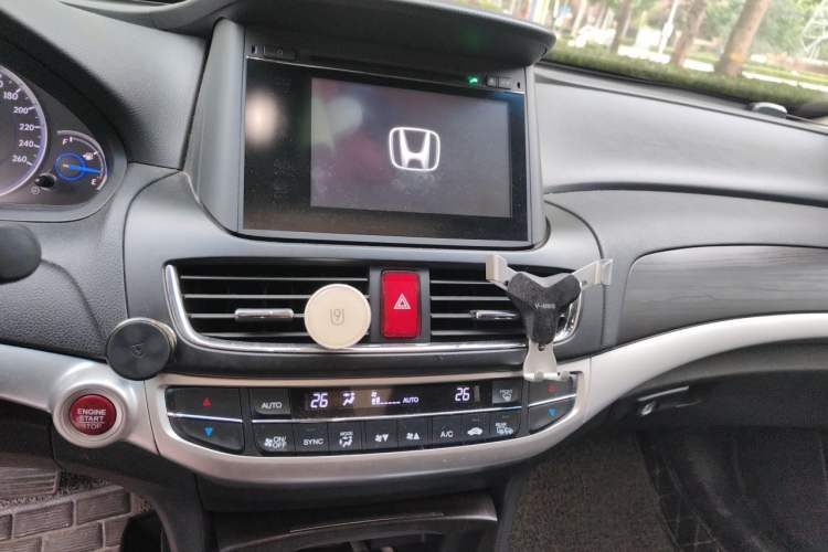 Used Honda Crosstour 2014 2.4L Luxury Edition Audio And AC Panel