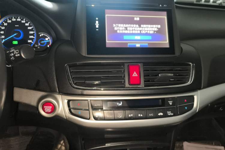 Used Honda Crosstour 2014 2.4L Luxury Edition Audio And AC Panel