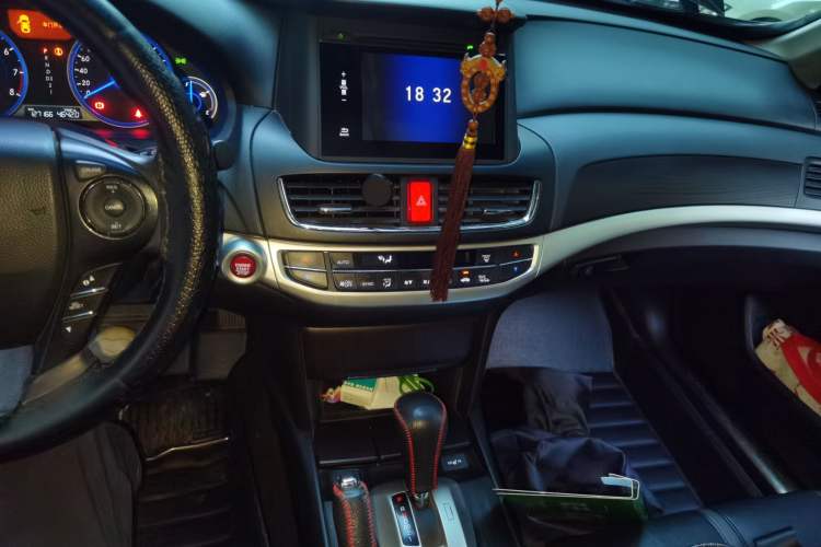 Used Honda Crosstour 2014 2.4L Luxury Edition Audio And AC Panel