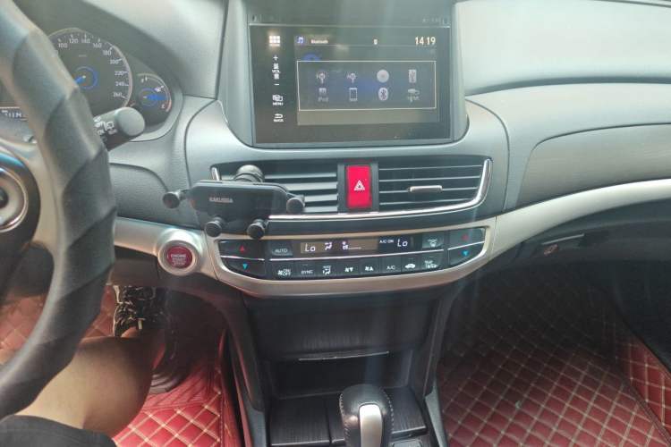 Used Honda Crosstour 2014 2.4L Luxury Edition Audio And AC Panel