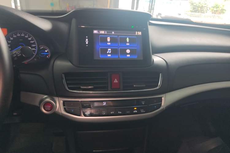 Used Honda Crosstour 2014 2.4L Luxury Edition Audio And AC Panel