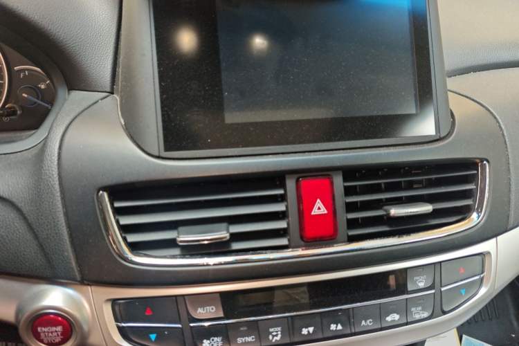 Used Honda Crosstour 2014 2.4L Luxury Edition Audio And AC Panel