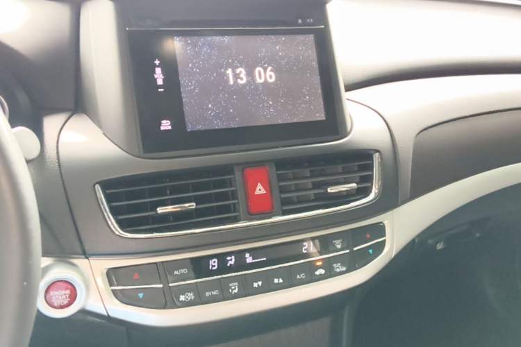 Used Honda Crosstour 2014 2.4L Luxury Edition Audio And AC Panel