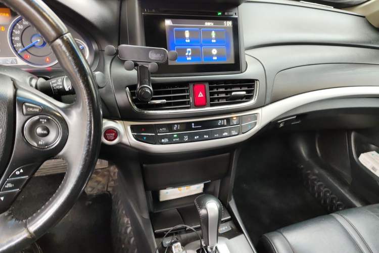 Used Honda Crosstour 2014 2.4L Luxury Edition Audio And AC Panel
