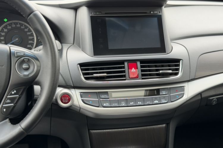 Used Honda Crosstour 2014 2.4L Luxury Edition Audio And AC Panel