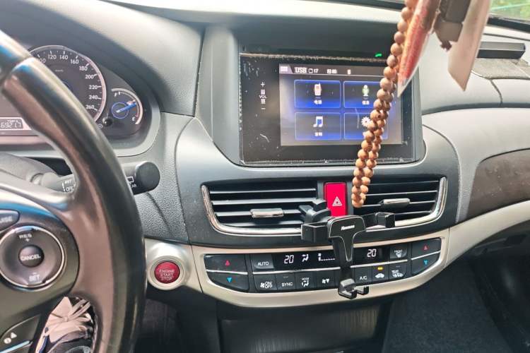 Used Honda Crosstour 2014 2.4L Luxury Edition Audio And AC Panel