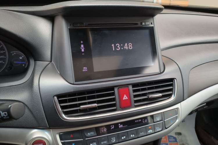 Used Honda Crosstour 2014 2.4L Luxury Edition Audio And AC Panel